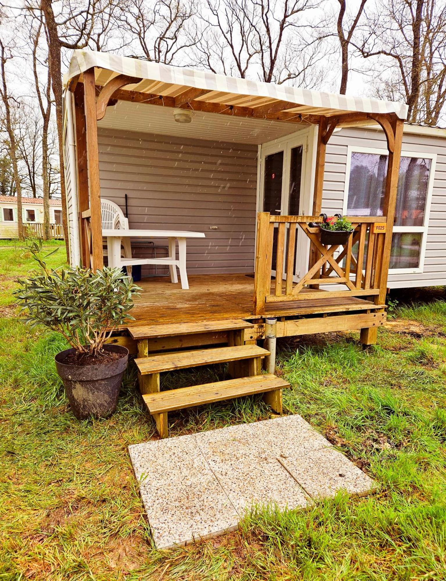 Bungalow Cosy Equipe La Boissiere-de-Montaigu エクステリア 写真